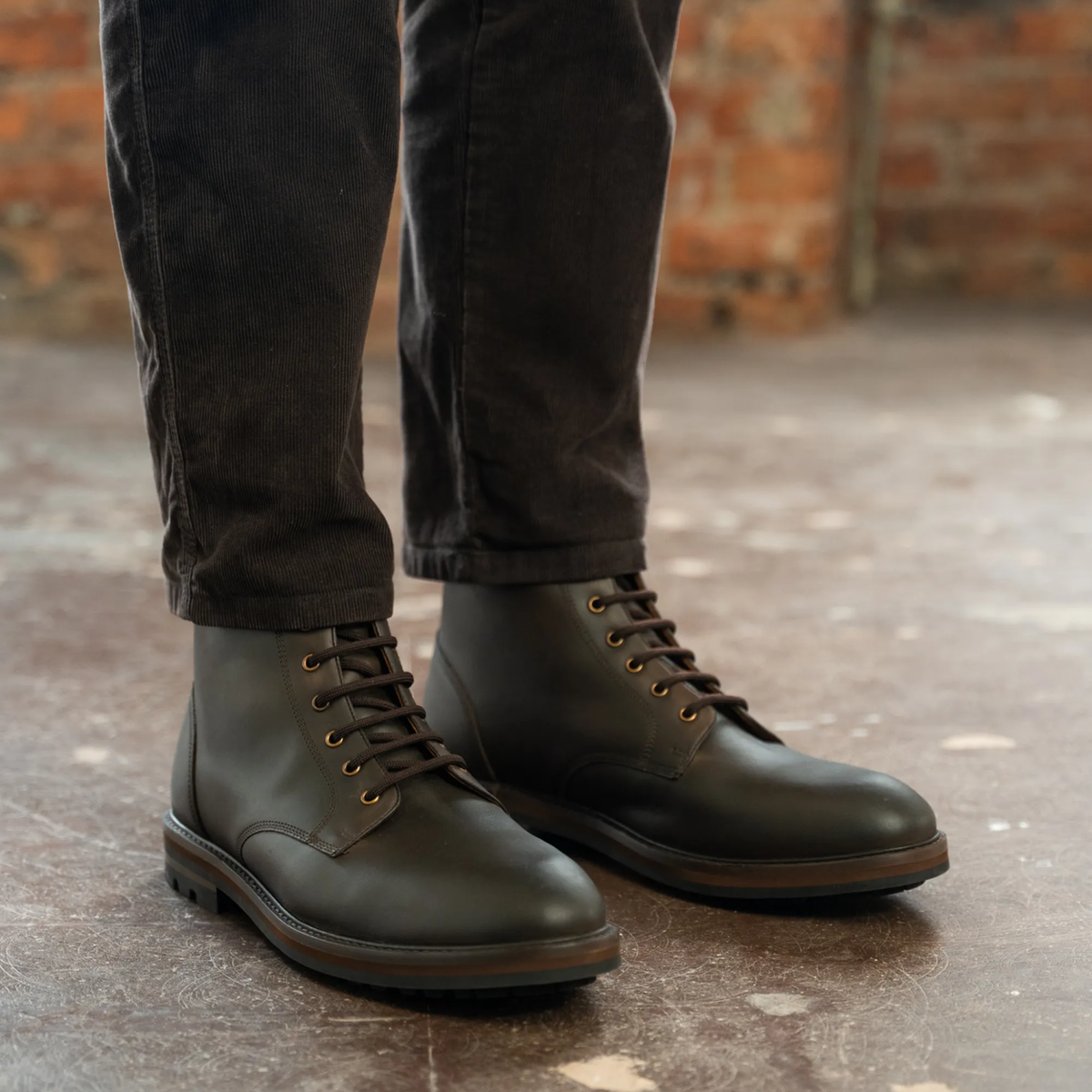 Settle Brown Distressed